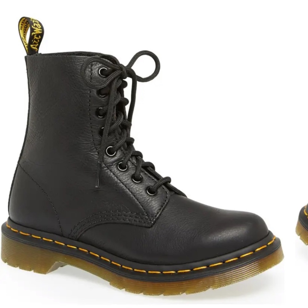 Doc Martens (NEW) Black Women’s sz7 (1460 pascal)